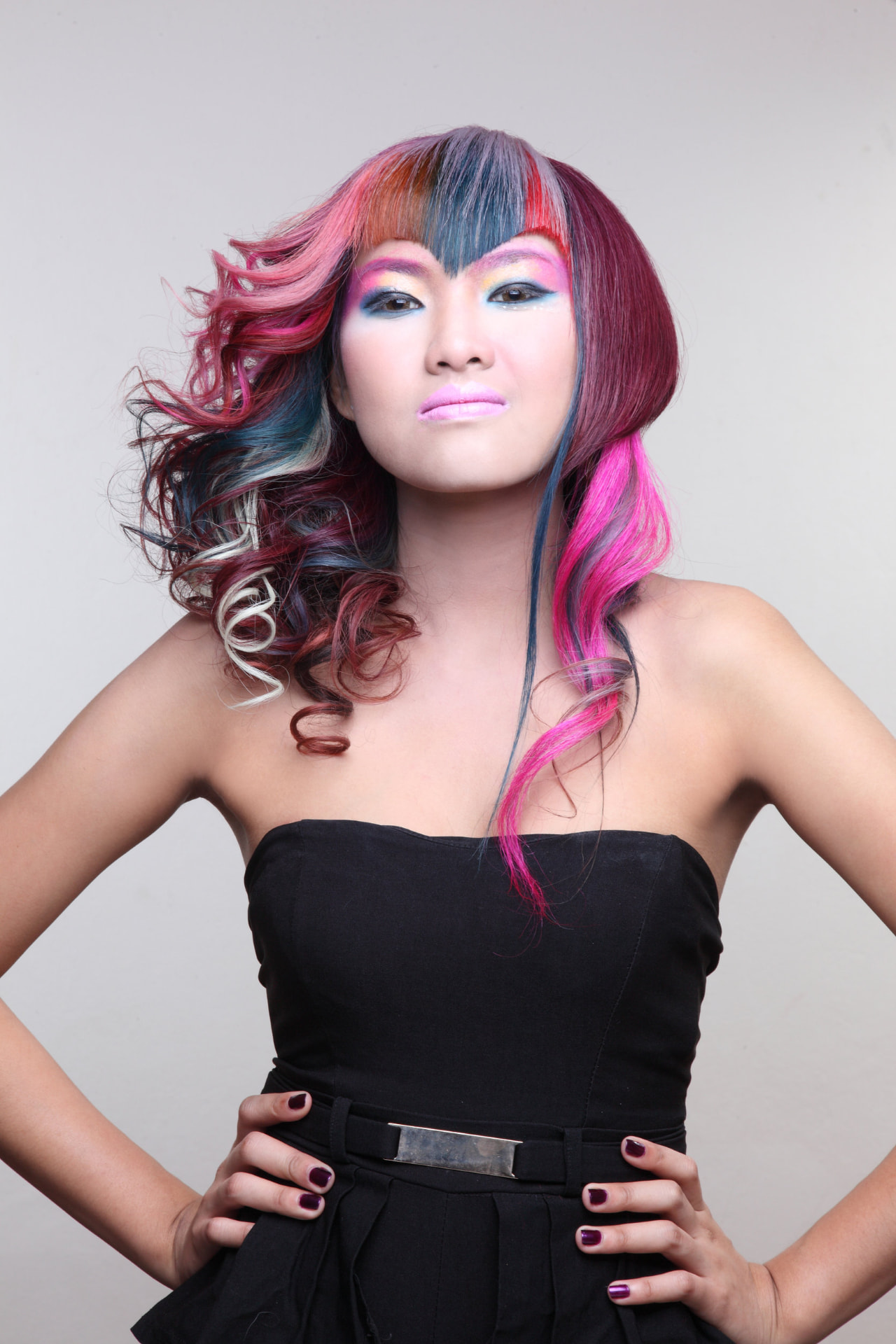 Vivid multi-tone color work